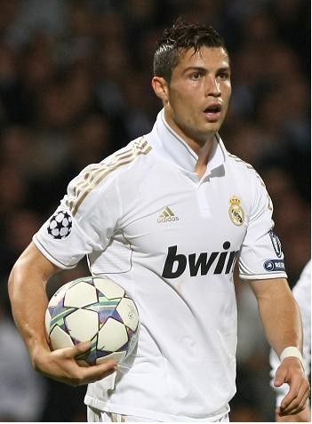 天王盖地虎！汉堡后卫复刻2017年吉鲁的神级蝎子摆尾