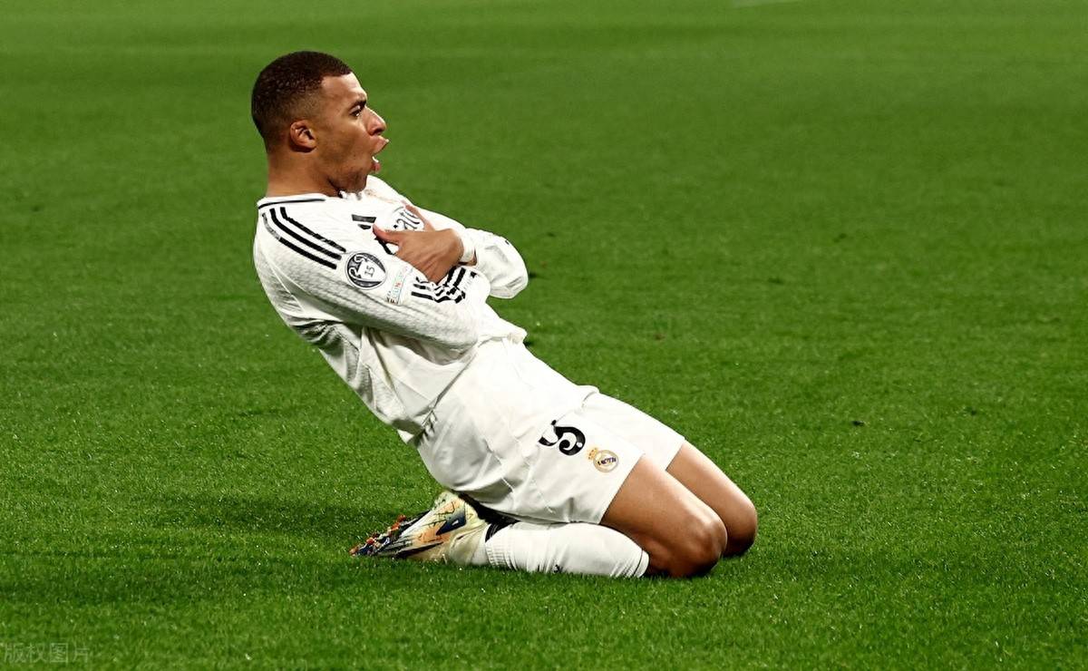 继伊尔马兹之后，奥斯梅恩是第二位欧冠戴帽的加拉塔萨雷球员