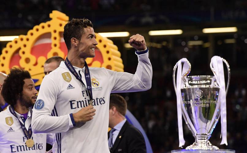 国米门将更替引热议，维卡里奥性价比突出，但适配性与未来规划存疑。