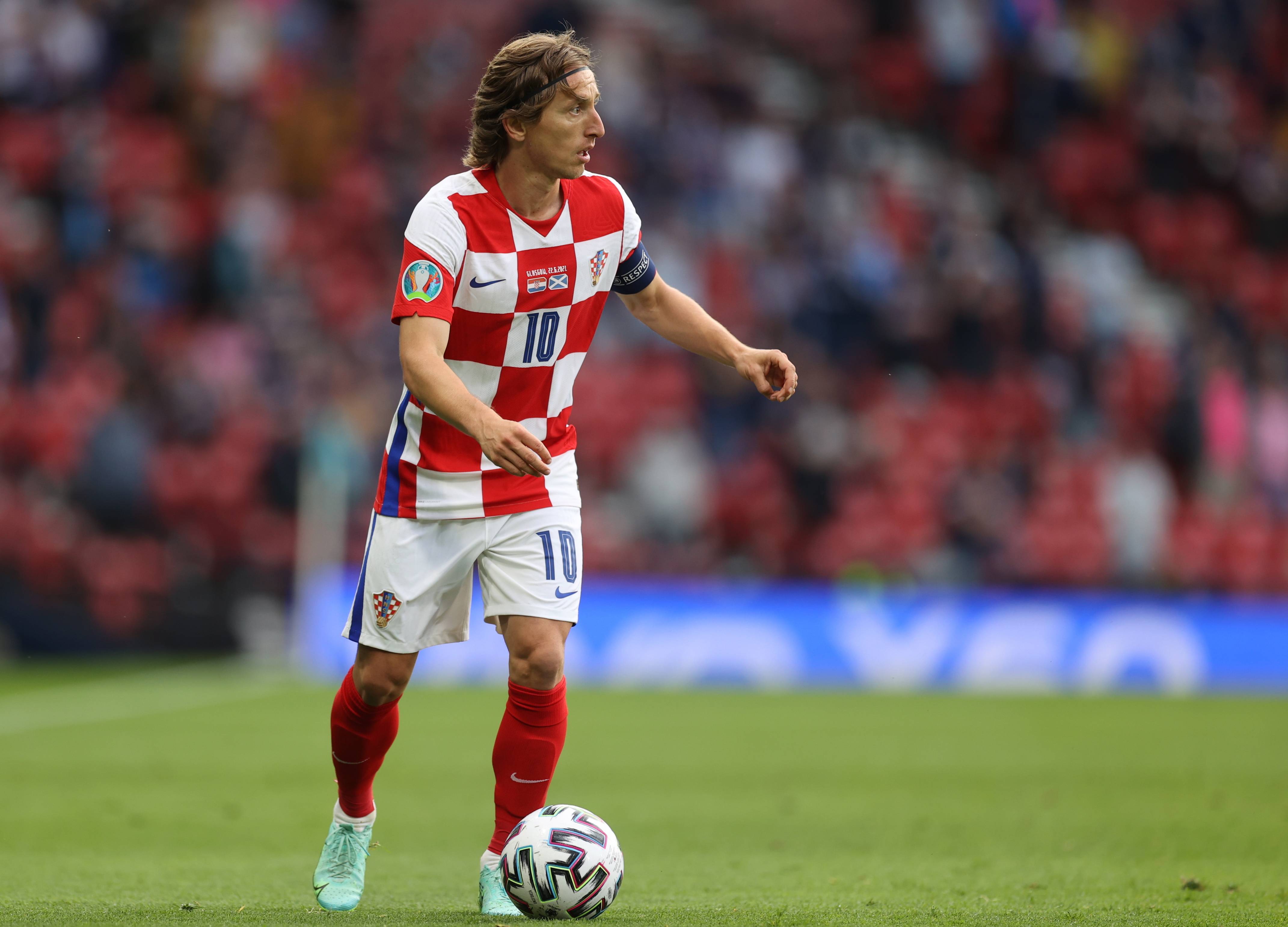 意媒：罗马也在关注维罗纳前锋焦瓦内，加斯佩里尼对他很欣赏