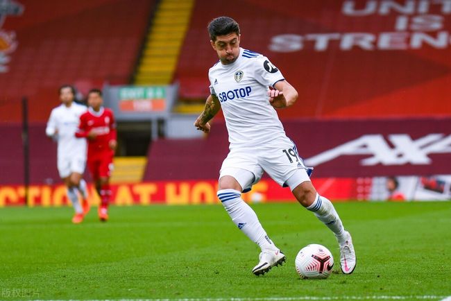 埃迪-豪：球队中场从六人减至四人，必须赶紧引援