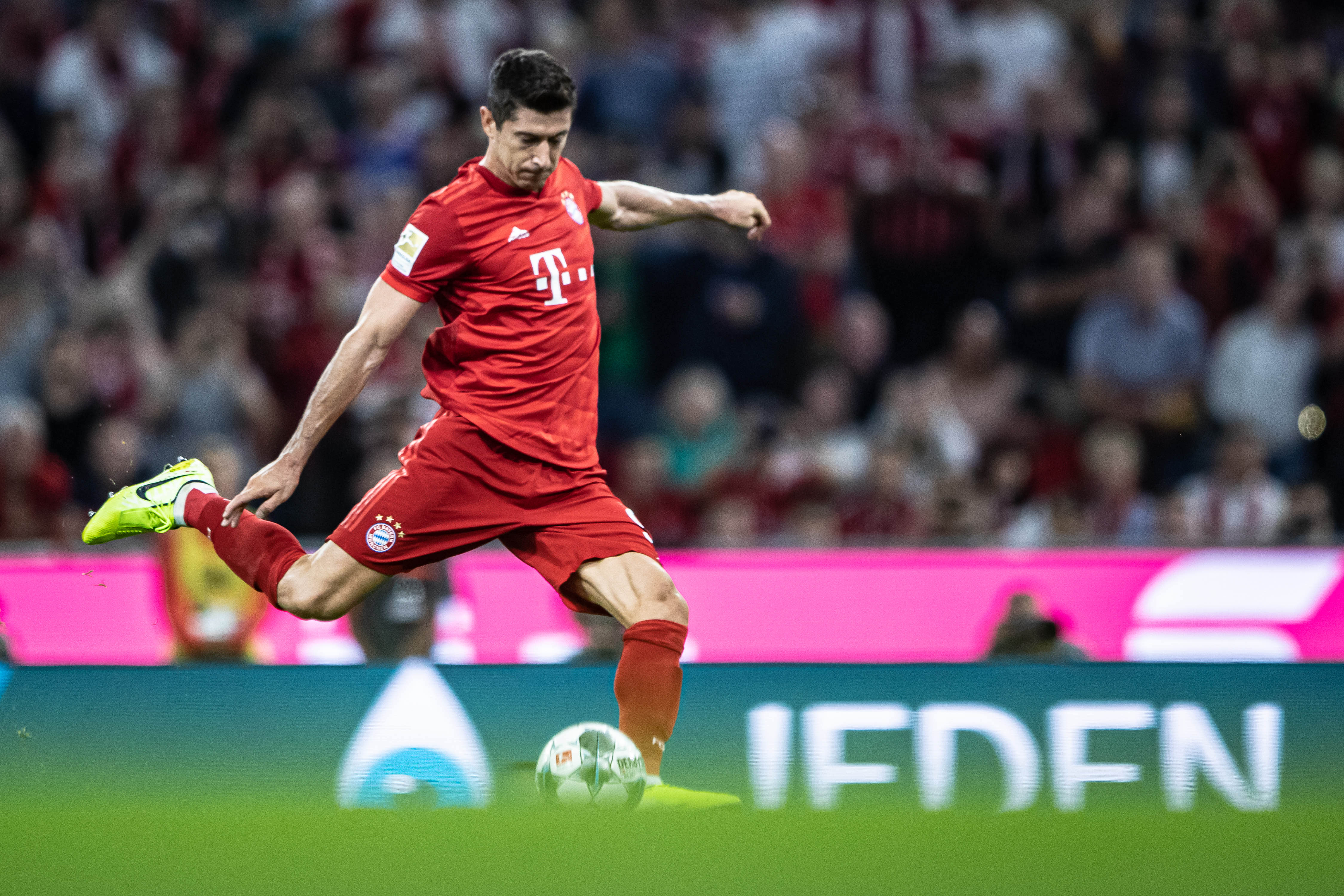 斯基拉：桑托斯正在努力推进内马尔续约，俱乐部有信心留下他