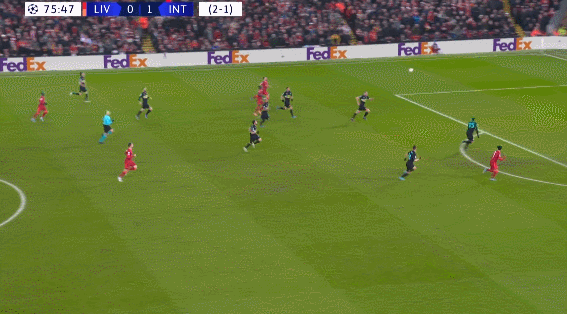 太阳报：女演员悉尼妹恢复单身后收到了大量英超球星的私信