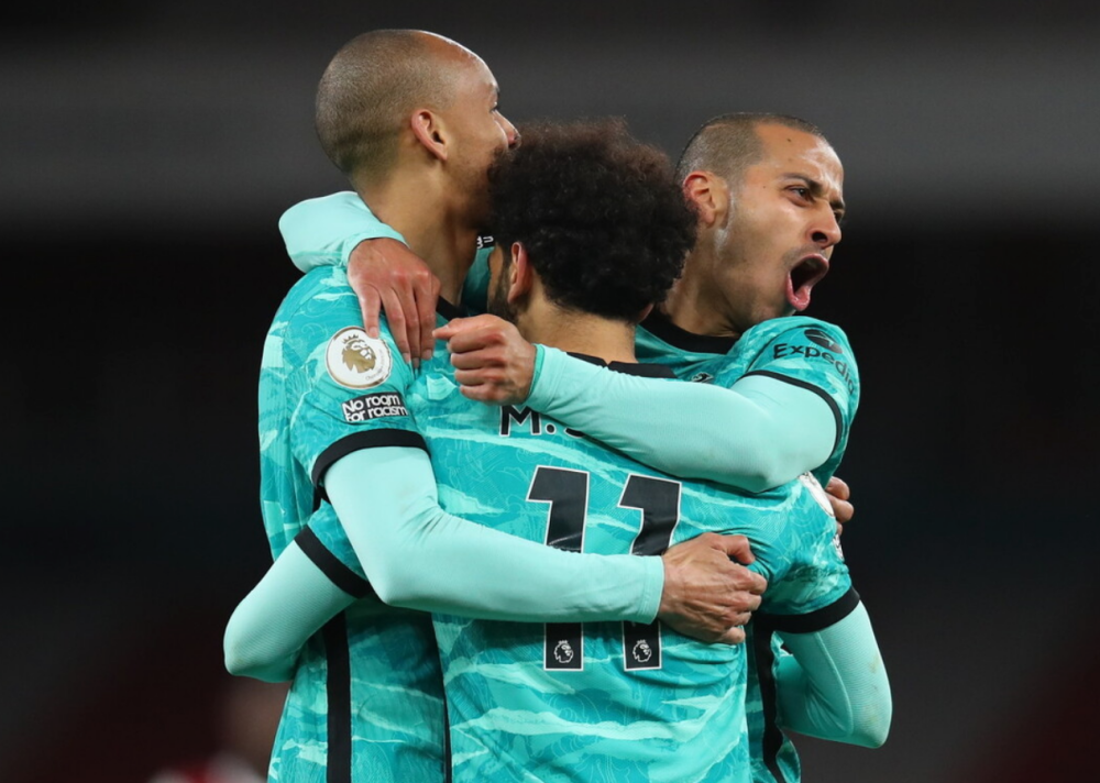 争议判罚点燃全场，两队差点动手