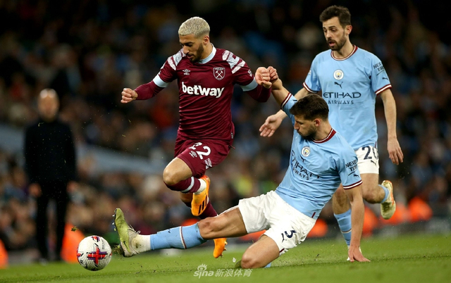 国乒多人香港街头行！王曼昱大笑露齿：8连胜张本美和国乒唯一