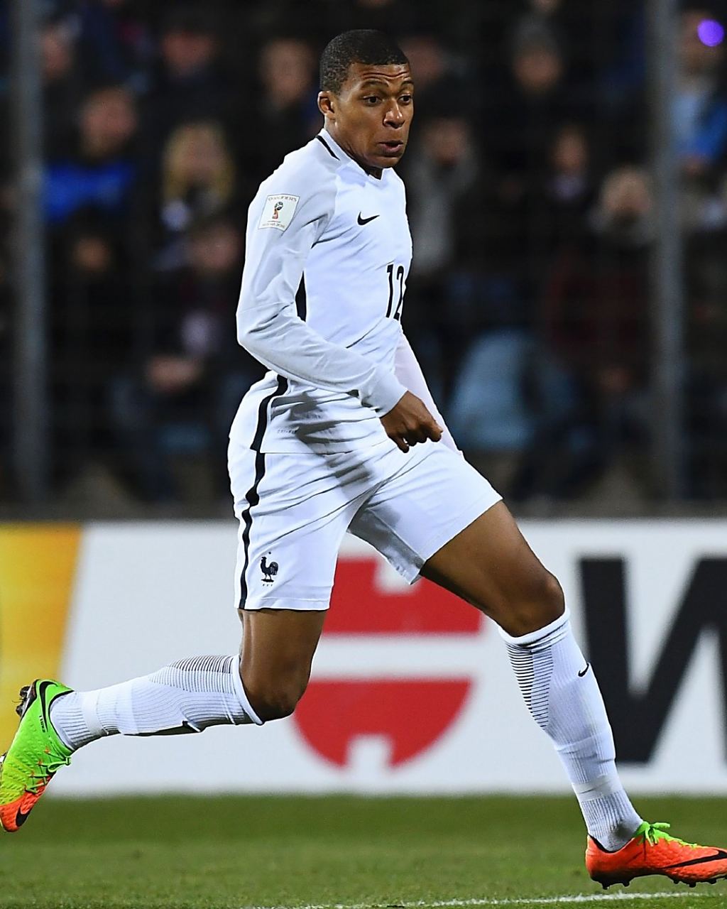 米体：米兰双雄均有意铃木彩艳，帕尔马要价2000万欧